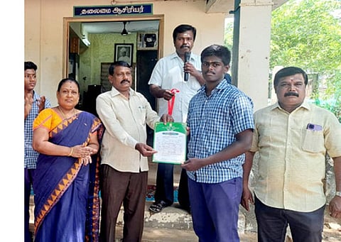 மாநில தேக்வாண்டோ போட்டிக்கு
தோ்வான மாணவருக்குப் பாராட்டு