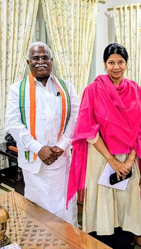 லாரிகளை பகலில் அனுமதிக்கக் கோரி கனிமொழியிடம் நெல்லை எம்.பி. வலியுறுத்தல்