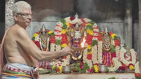 புரட்டாசி கடைசி சனி: பெருமாள் கோயில்களில் சிறப்பு வழிபாடு