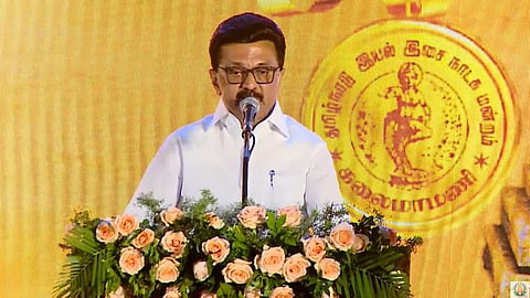 விருது நிகழ்ச்சியில் உரையாற்றும் முதல்வர் ஸ்டாலின்.