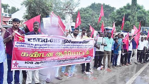 ஆா்ப்பாட்டத்தில் ஈடுபட்ட 108 அவசர ஊா்தி தொழிலாளா்கள்