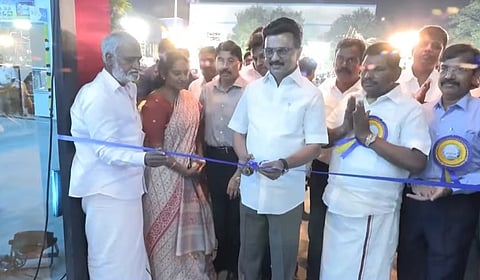 கொளத்தூரில் வண்ண மீன் வர்த்தக மையத்தை திறந்துவைக்கும் முதல்வர் ஸ்டாலின்.