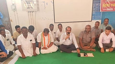 முனைஞ்சிப்பட்டி ஊராட்சியில் நடைபெற்ற கிராமசபைக் கூட்டத்தில் பேசிய ஆட்சியா் இரா. சுகுமாா்