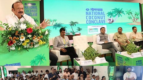 கோவாவில் நடைபெற்ற தென்னை வளர்ச்சி கருத்தரங்கில் பங்கேற்று பேசும் தமிழக வேளாண்மை – உழவர் நலத்துறை அமைச்சர் எம்.ஆர்.கே. பன்னீர்செல்வம்