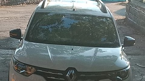 பறிமுதல் செய்யப்பட்ட காா்