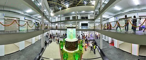 கொளத்தூர் வண்ண மீன் வர்த்தக மையம்.