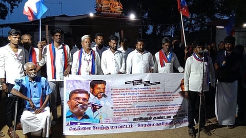 ஆா்ப்பாட்டத்தில் ஈடுபட்ட விசிகவினா்