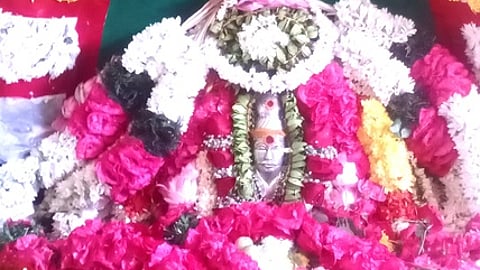 மலா் அலங்காரத்தில் இடைக்காடா் சித்தா் சுவாமி.