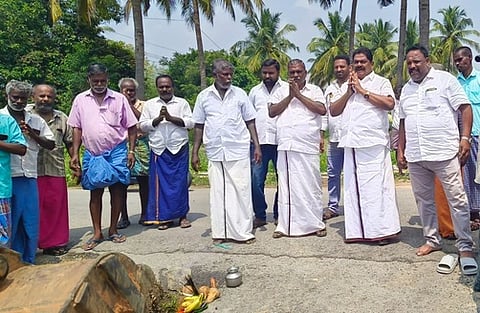 புதிய சாலைப் பணியை தொடங்கி வைத்த எம்எல்ஏ க.தேவராஜி.