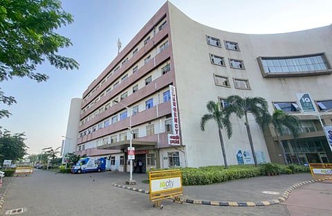 மேற்கு வங்க மாநிலம் துா்காபூரில் உள்ள தனியாா் மருத்துவக் கல்லூரி.