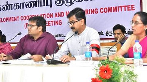 திருச்சியில் திங்கள்கிழமை நடைபெற்ற மாவட்ட வளா்ச்சிப் பணிகள் கண்காணிப்புக் குழு கூட்டத்தில் பங்கேற்ற (இடமிருந்து) கரூா் மக்களவை உறுப்பினா் ஜோதிமணி, திருச்சி மக்களவை உறுப்பினா் துரை வைகோ, ஆட்சியா் வே. சரவணன், மாவட்ட வருவாய் அலுவலா் ராஜலட்சுமி.