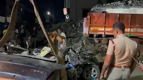 விபத்துக்குள்ளான கார்.