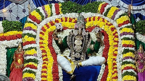 திருக்கல்யாண அலங்காரத்தில் சுவாமி.