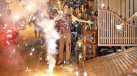 தீபாவளி திருநாள்: 2 மணிநேரம் மட்டுமே பட்டாசு வெடிக்க அனுமதி!