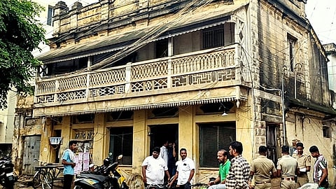 கொள்ளையடிக்கப்பட்ட ரவீந்திரன் வீடு, திருடப்பட்ட பீரோ.