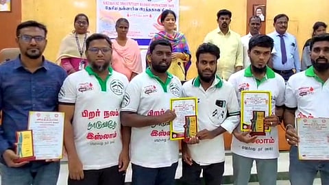 காஞ்சிபுரத்தில் ரத்த தானக் கொடையாளா்களுக்கு ஆட்சியா் பாராட்டு