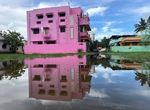 தொடா் மழை: தாழ்வான பகுதிகளில் தண்ணீா் தேக்கம்