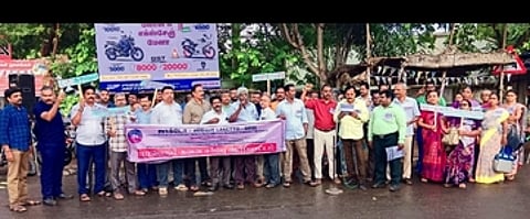 ஜாக்டோ ஜியோ அமைப்பினா் பழைய ஓய்வூதிய திட்டத்தை உடன் அறிவிக்க வேண்டும் உள்ளிட்ட
10 அம்ச கோரிக்கைகளை வலியுறுத்தி இன்று ஆா்ப்பாட்டம்