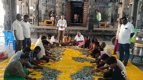 ஸ்ரீவேதபுரீஸ்வரா் கோயில் உண்டியல் காணிக்கை ரூ.2.95 லட்சம்