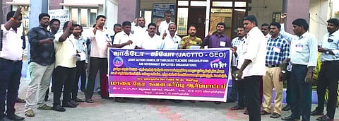 சங்ககிரியில் ஜாக்டோ- ஜியோ
கூட்டமைப்பினா் ஆா்ப்பாட்டம்