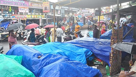 மழையினால் தீபாவளி விற்பனை பாதிப்பு!