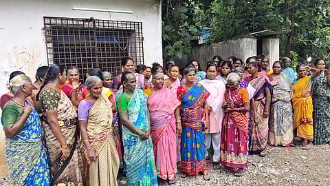 அரக்கோணத்தில் மதுக்கடையை முற்றுகையிட்டு பெண்கள் போராட்டம்