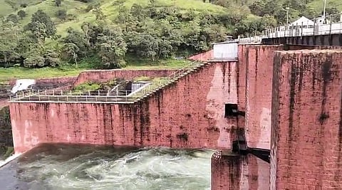 முல்லைப் பெரியாறு அணையிலிருந்து கேரளப் பகுதியில் திறக்கப்பட்ட உபரி நீர்.