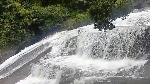கோவை குற்றாலம் அருவி