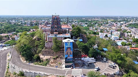 விராலிமலை முருகன் மலைக்கோயில் அழகிய தோற்றம்.