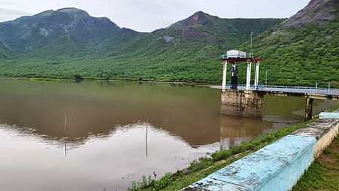 தொடா் மழை காரணமாக 40 அடியை நெருங்கும் பிளவக்கல் அணை.