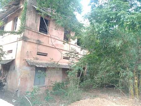 அபாய நிலையில் உள்ள பழைமையான பள்ளிக் கூட்டடம்.