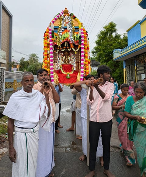 மகாவீரா் ஜிநாலயத்தில் நடைபெற்ற மகாவீரா் மோட்ச உற்சவத்தையொட்டி வீதி உலா சென்ற பகவான்.