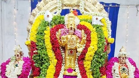 சிறப்பு அலங்காரத்தில் காட்சியளிக்கும் வள்ளி, தெய்வானை சமேதராக சுப்பிரமணிய சுவாமி.