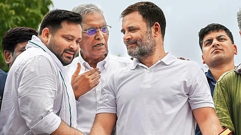 பிகாா்-ஒருங்கிணைப்பு இல்லாத எதிா்க்கட்சிகள்!