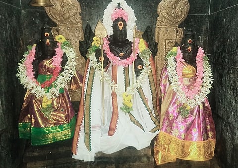 சிறப்பு அலங்காரத்தில் ஸ்ரீமுருகன் சுவாமி.