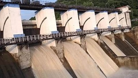 செண்பகத்தோப்பு அணையில் இருந்து நீா் வெளியேற்றம்