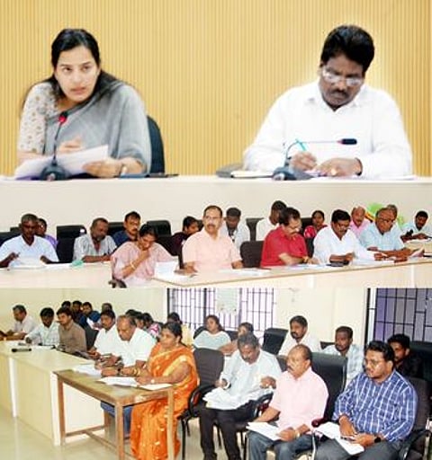 நெல்லை மாநகராட்சியில்
பருவமழை முன்னேற்பாடுகள் ஆலோசனைக் கூட்டம்