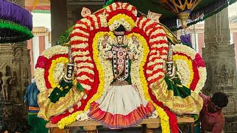 சிறப்பு அலங்காரத்தில் உற்சவா். ~திருப்போரூா் கந்தசாமி கோயிலில் நடைபெற்ற கந்தசஷ்டி கொடியேற்றம்.