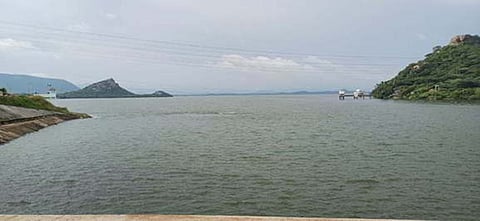 மேட்டூர் அணை நீர்மட்டம் 120 அடியாக நீடிக்கிறது.