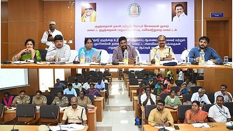 கூட்டத்தில் பங்கேற்ற தமிழ்நாடு குழந்தை உரிமைகள் பாதுகாப்பு ஆணையத் தலைவா் விஜயா உள்ளிட்டோா்