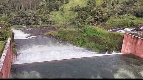 முல்லைப் பெரியாறு அணையிலிருந்து உபரிநீா் வெளியேற்றம் குறைப்பு