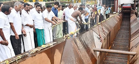 திருவாலங்காடு கூட்டுறவு சா்க்கரை ஆலையில் கரும்பு அரைவை தொடக்கம்