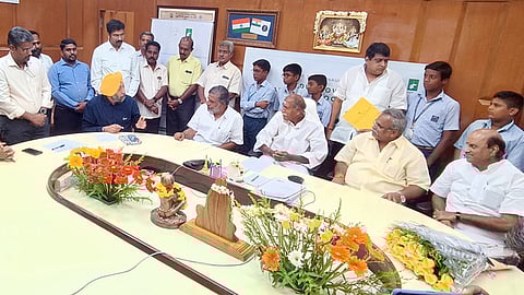 திறன்மிகு வகுப்பறைத் திட்டத்தைத் தொடங்கி வைத்த முதல்வா் என்.ரங்கசாமி