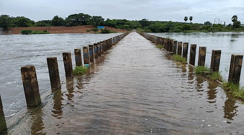 கொசஸ்தலை ஆற்றில் வெள்ளப்பெருக்கு: கரையோர மக்களுக்கு வெள்ள எச்சரிக்கை
