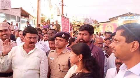 திருச்செந்தூா் கோயிலில் கந்த சஷ்டி விழா ஏற்பாடுகளை ஆய்வு செய்த கனிமொழி எம்.பி.