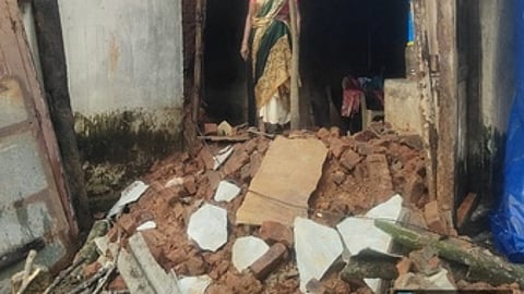 திற்பரப்பு பகுதியில் சேதமடைந்த வீடு