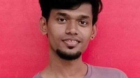 பாலாற்று பாசன கால்வாயில் அடித்துச் செல்லப்பட்ட  மணிகண்டன்