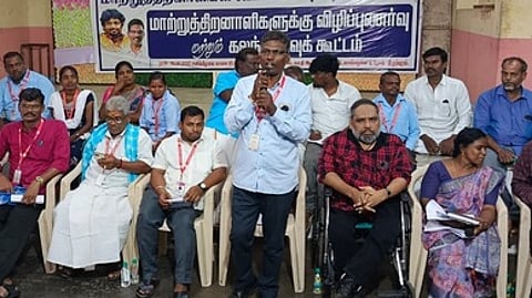 கூட்டத்தில் பேசிய டிசம்பா் 3 இயக்கம் மற்றும் புதிய அலை மாற்றுத் திறனாளிகள் கூட்டமைப்பு அறக்கட்டளையின் பொதுச் செயலா் எஸ்.அண்ணாமலை