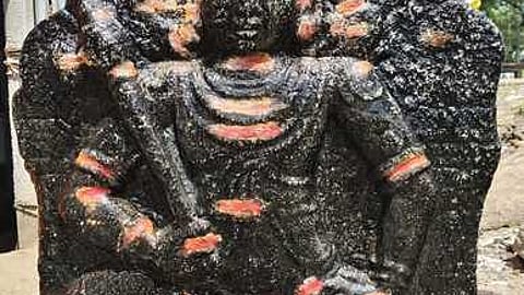 விழுப்புரம் மாவட்டம் ஆலகிராமத்தில் கண்டெடுக்கப்பட்ட பழைமை வாய்ந்த சிற்பங்கள்.