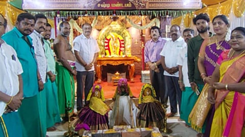 குடியாத்தம் சுப்பிரமணியா் கோயில் கந்த சஷ்டி நிகழ்ச்சியில் பங்கேற்றோா்.